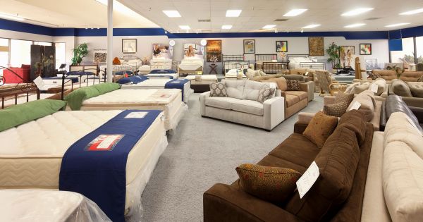 So kaufen Frauen und Männer Möbel: Online und Offline, Treue sowie