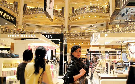 Shopping-Reportage aus drei L&auml;ndern: Wie wird das Einkaufen zum Erlebnis bei Burberry, Amazon und Hudson&rsquo;s Bay?